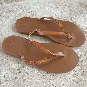 NWOB Roxy Brown Braided Leather Liza IV Sandals Flip-flops